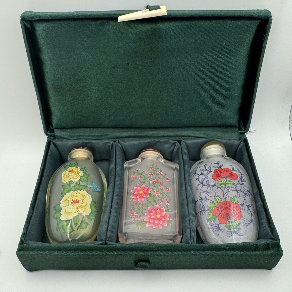 Vintage Set Li Bien Chinese Bottles, Floral Reverse Painted Glass -  Set of 3 - Picture 2 of 9